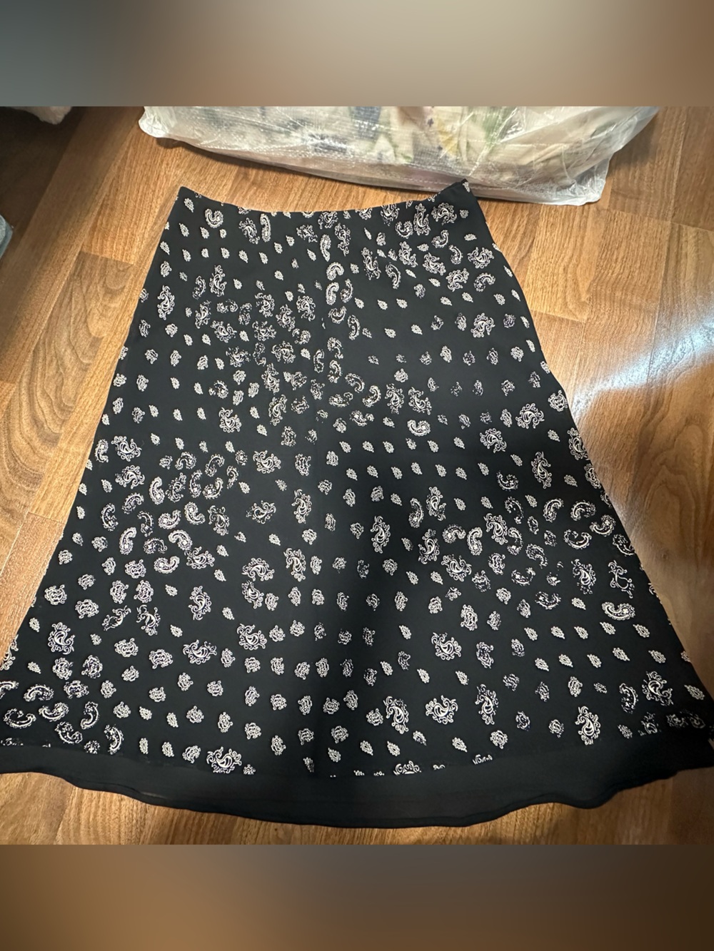 VINTAGE late 90s Lily Black Paisley Print Midi Skirt 🐈⬛